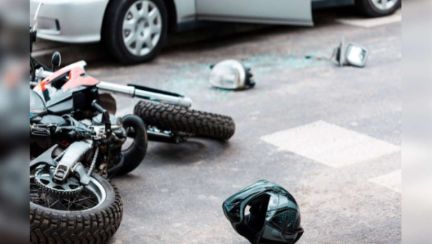 Biləsuvarda motosiklet və minik avtomobili TOQQUŞDU &ndash; Xəsarət alan var