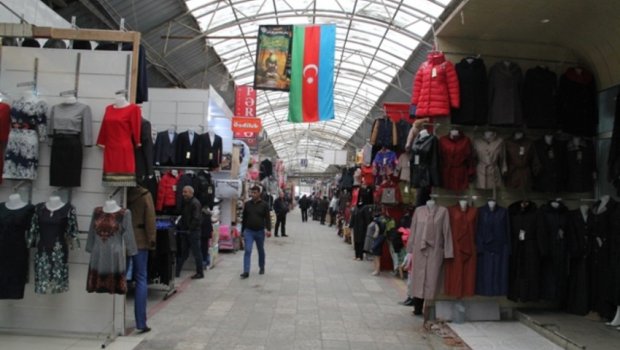 Bakıda ticarət mərkəzindən gödəkcə oğurlayan şəxs TUTULDU - FOTO-VİDEO