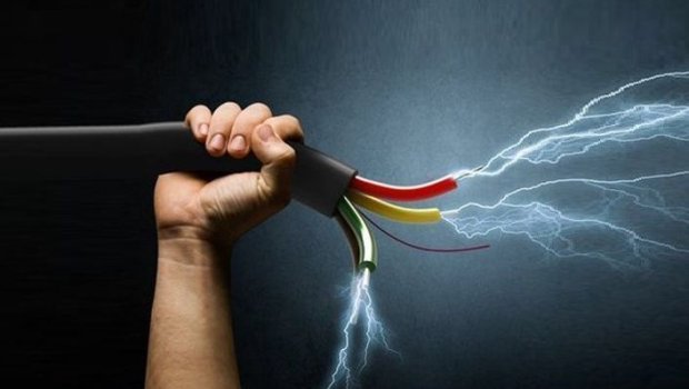 Qubada DƏHŞƏT: Fəhlələri &ldquo;tok&rdquo; vurdu &ndash; ÖLƏN VAR