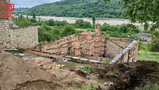 Qubada fəhlələri &ldquo;tok&rdquo; vuran tikinti yerindən GÖRÜNTÜLƏR - ÖZƏL