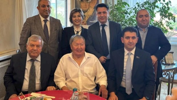 Oljas Süleymenov Azərbaycan nümayəndə heyətini şəxsi mənzilində QƏBUL ETDİ – FOTO