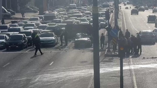 Babək prospektində qəza: SIXLIQ YARANDI