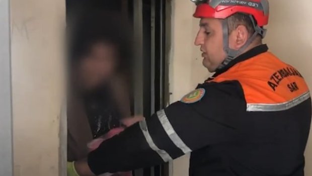 Liftdə qalan 5 nəfər belə xilas edildi &ndash; VİDEO