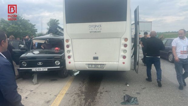 Səfərbərlik Xidmətinə məxsus avtobus qəzaya düşdü -Yaralı var
