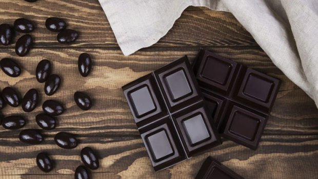 Tünd şokolad qan təzyiqini ENDİRİR