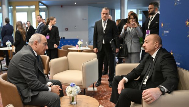 İlham Əliyev Paşinyanla görüşdü – VİDEO