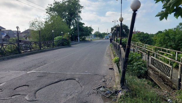 Lənkəranda YOL QƏZASI: Körpüyə çırpılan avtomobildə 3 nəfər xəsarət aldı - FOTO