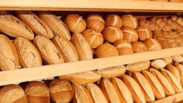 İDDİA: Bakıda çörəyin içindən tük çıxdı - VİDEO