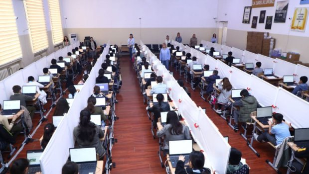 Bakıda 50 minə yaxın VI sinif şagirdi biliyini sınadı - FOTO