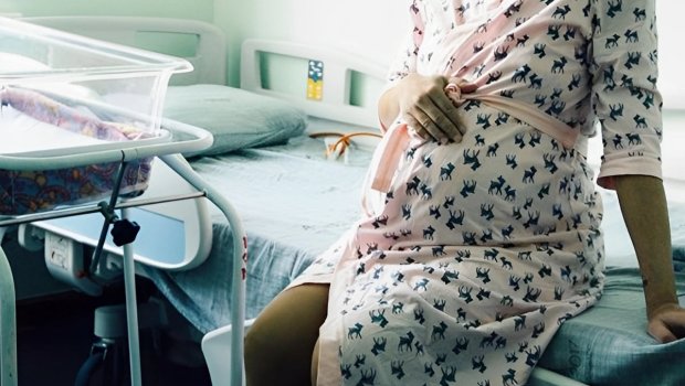 15 yaşlı qız ANA OLDU &ndash; Satıcı işlədiyi yerdə tanış olub