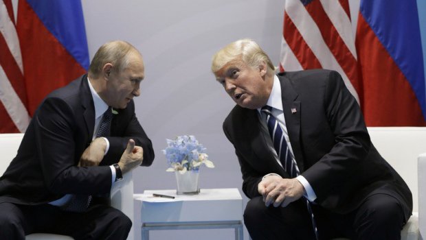Putin Trampla musiqi məktəbində telefon danışığı aparır - VİDEO
