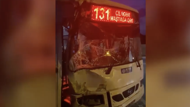 Bakıda 2 avtobus toqquşdu, xəsarət alanlar var - VİDEO
