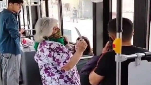 Bakıda əlində bıçaqla avtobusa daxil olan qadın sərnişinləri hədələdi &ndash; VİDEO