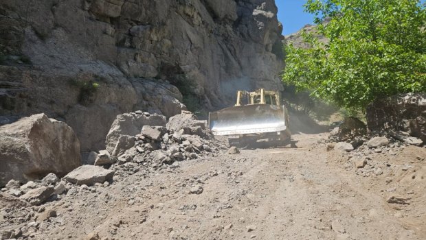 Ordubadda qaya uçqunu &ndash; YOL BAĞLANDI - FOTO