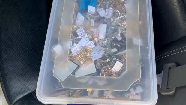 Azərbaycanda film kimi OĞURLUQ: 10 kiloqram qızılı belə gizlətmək istədilər - FOTO/VİDEO