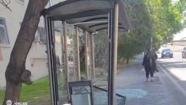 Bakıda güclü külək dayanacağın şüşəsini sındırdı &ndash; VİDEO