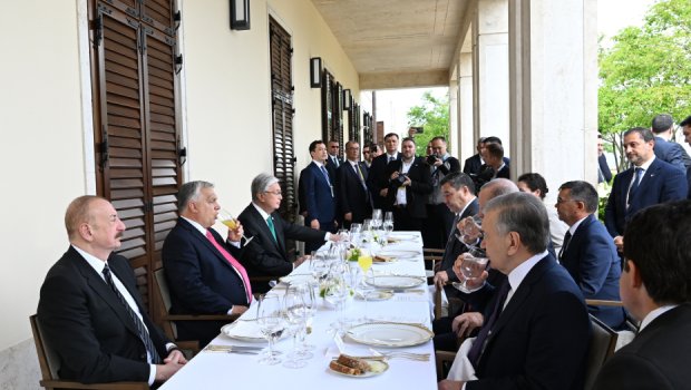 Budapeştdə TDT liderlərinin şərəfinə RƏSMİ LANÇ – FOTO