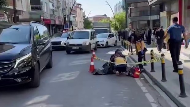 İstanbulda huşunu itirən azərbaycanlı avtobusun altında qaldı &ndash; ANBAAN VİDEO