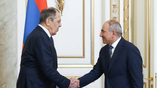 Lavrov Paşinyanla görüşdü