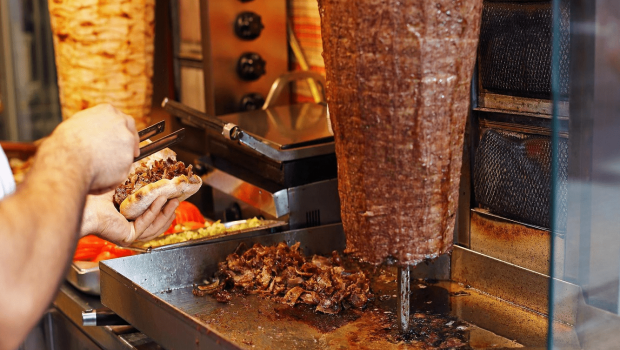 Naxçıvanda kütləvi zəhərlənmənin baş verdiyi dönərxana BAĞLANDI