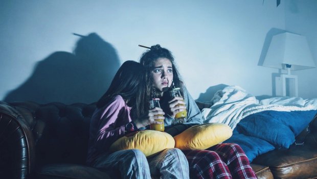 Yeniyetmələr qorxu və döyüş filmlərinə baxmaqdan məhrum edilməlidirmi?