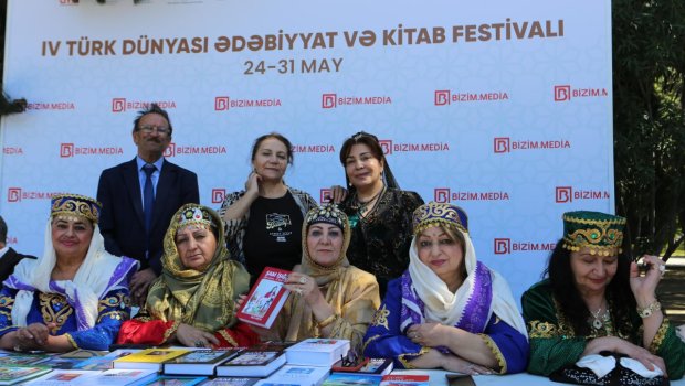 Cəvahir Qaraqızının imza günü - FOTO