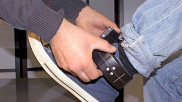 Ahıl yaşlı kişini döyən şəxsə elektron qolbaq taxıldı