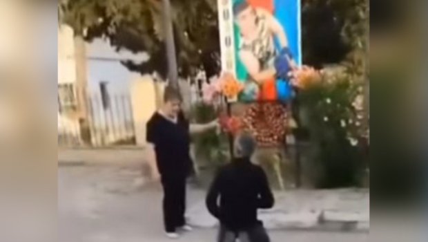 Kişini diz çökdürən şəhid anası ilə bağlı araşdırma aparılır &ndash; FOTO