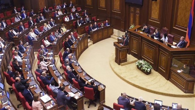 Paşinyanın partiyasından Rusiyaya ETİRAZ: Qələbənin 80 illiyi ilə bağlı layihə rədd edildi