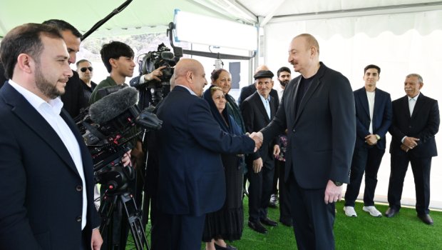 Prezident Laçının Bəylik kəndinə köçən sakinlərlə görüşdü – FOTO/VİDEO