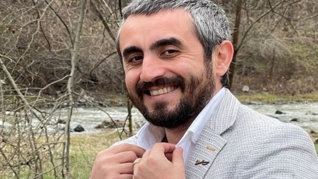 Tanınmış bloger 50 manata NARKOMAN axtarır &ndash; FOTO