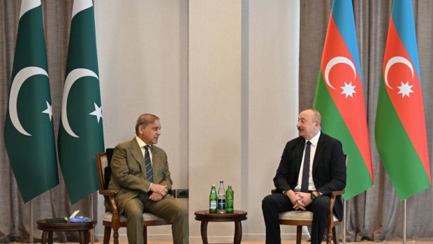 Prezident Laçında Şahbaz Şəriflə görüşdü – FOTO