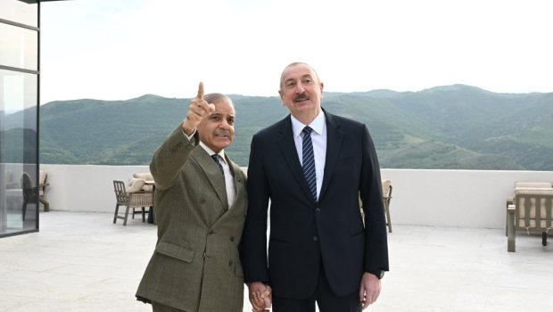 İlham Əliyev Şahbaz Şərifə Laçını TANITDI - VİDEO