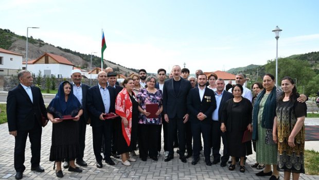 Prezidentin sosial şəbəkə hesablarında Laçın sakinləri ilə görüşündən VİDEO paylaşıldı