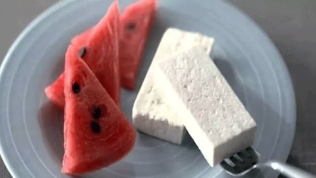 Qarpız və pendiri birlikdə yeyin - Faydaları saymaqla bitmir