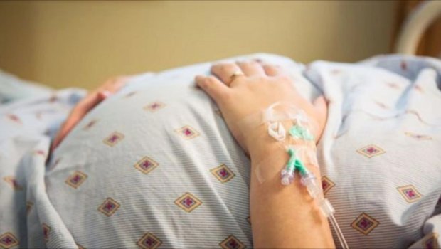 Sumqayıtda 23 yaşlı qadın evdə doğuş etdi, körpəsi dünyasını dəyişdi