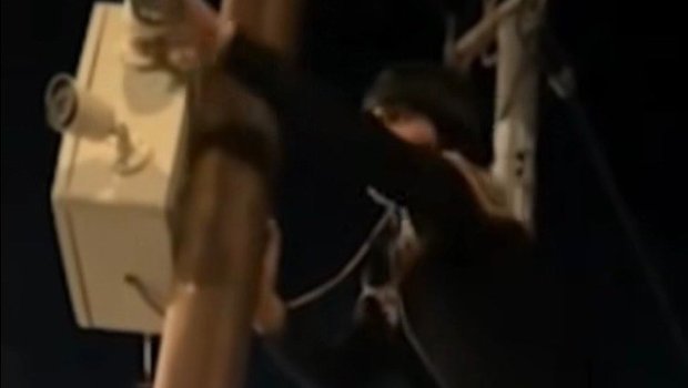 Bakıda 4 yeniyetmə küçədə kameraları sındırdı &ndash; VİDEO