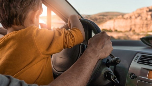 DYP-dən körpə uşaqla avtomobil idarə edən sürücülərə MÜRACİƏT