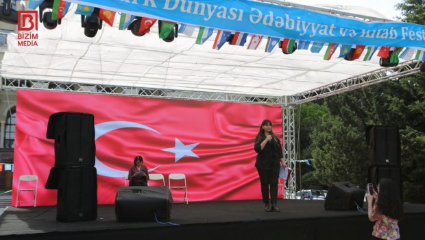 Festivalda türkiyəli şair Nihal Atsızın şeirləri səsləndirildi – FOTO