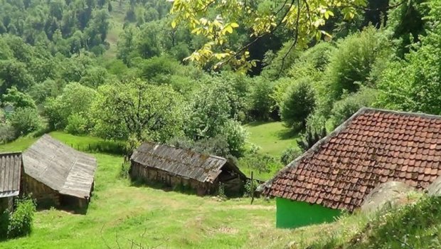 “Babasının evinin yerində yenisini tikmək istəyir, icazə vermirlər...”