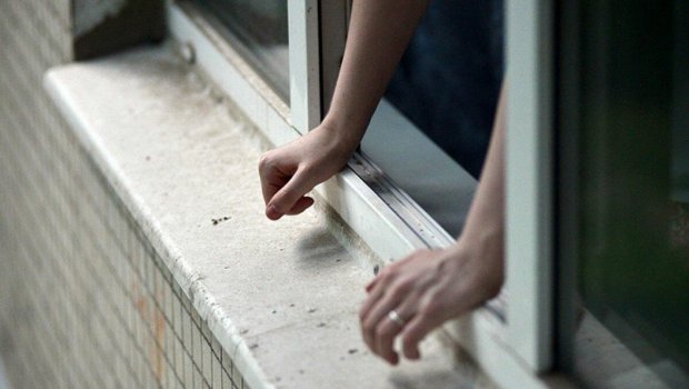 32 yaşlı kişi 5-ci mərtəbədən yıxılaraq VƏFAT ETDİ