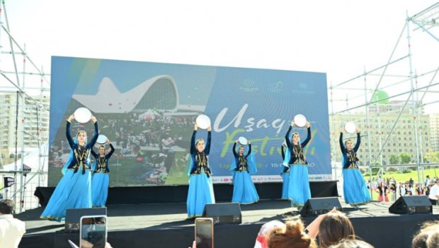 Heydər Əliyev Mərkəzinin parkında Uşaq festivalı keçirildi - FOTO