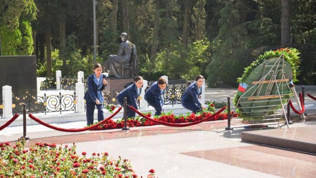 AZAL kollektivi Fəxri xiyabanı ziyarət etdi – FOTO