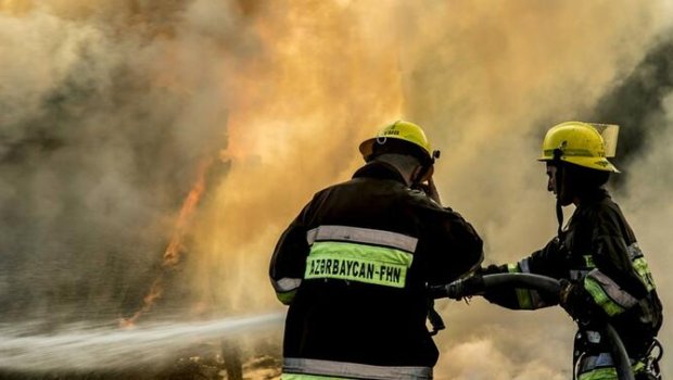 Abşeronda yaşayış binalarına yaxın ərazidə yanğın BAŞ VERDİ