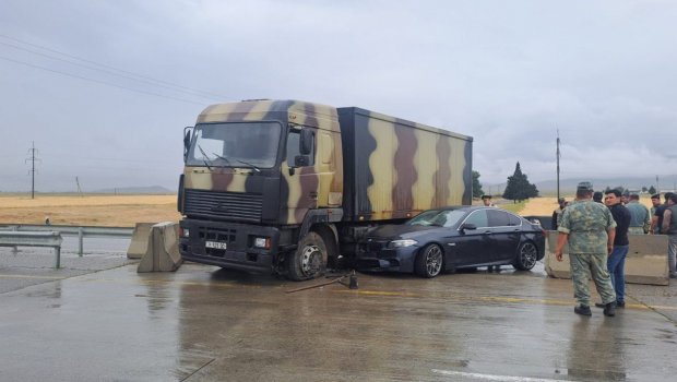 Göygöldə "BMW" hərbi maşına çırpıldı - FOTO