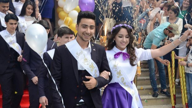 “Son zəng” tədbirlərində müəllim və valideyn qarşıdurması – Kimdir günahkar?