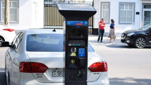 Sakinlərdən NARAZILIQ: Yeni binanın qarşısında pullu PARKİNQ PROBLEMİ
