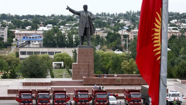 Leninin dünyadakı ən nəhəng heykəllərindən biri SÖKÜLÜB