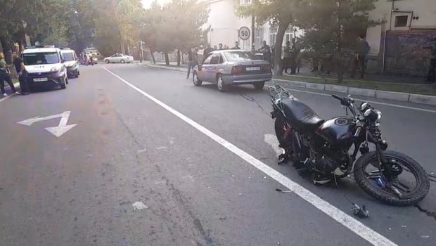 Qaxda motosiklet qəzaya düşdü: Sürücü və sərnişini xəsarət aldı - FOTO