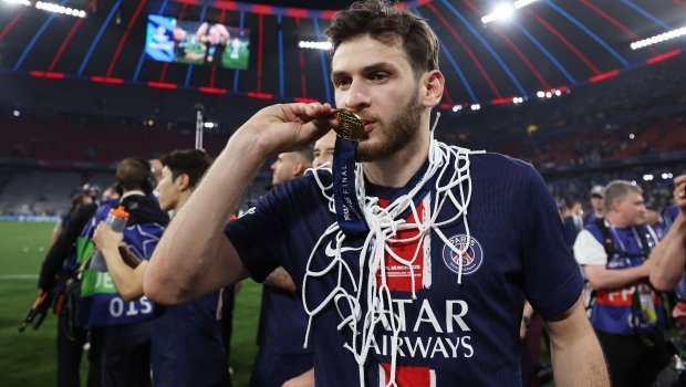 Gürcüstanlı futbolçular Fransada qarət olundu